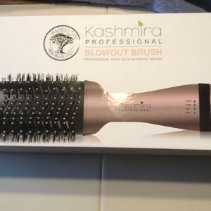 Kashmira Professional Blowout Brush